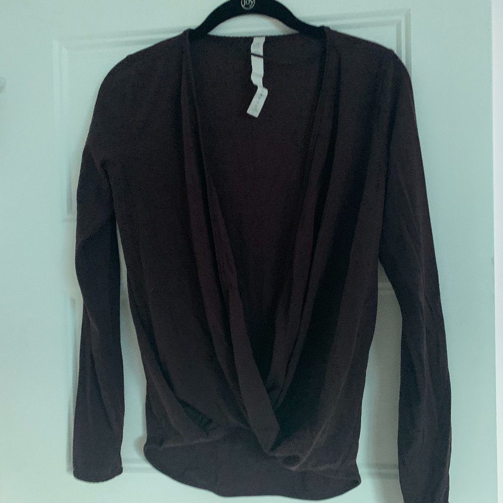 lululemon plum wrap shirt, size 6